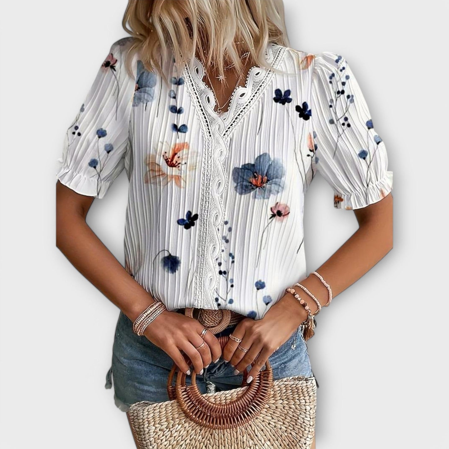 חולצת אמילי עם צווארון V בגזרה רפויה ואלגנטית