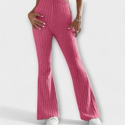 מכנסיים אלגנטיים לנשים עם חיתוך מובלט