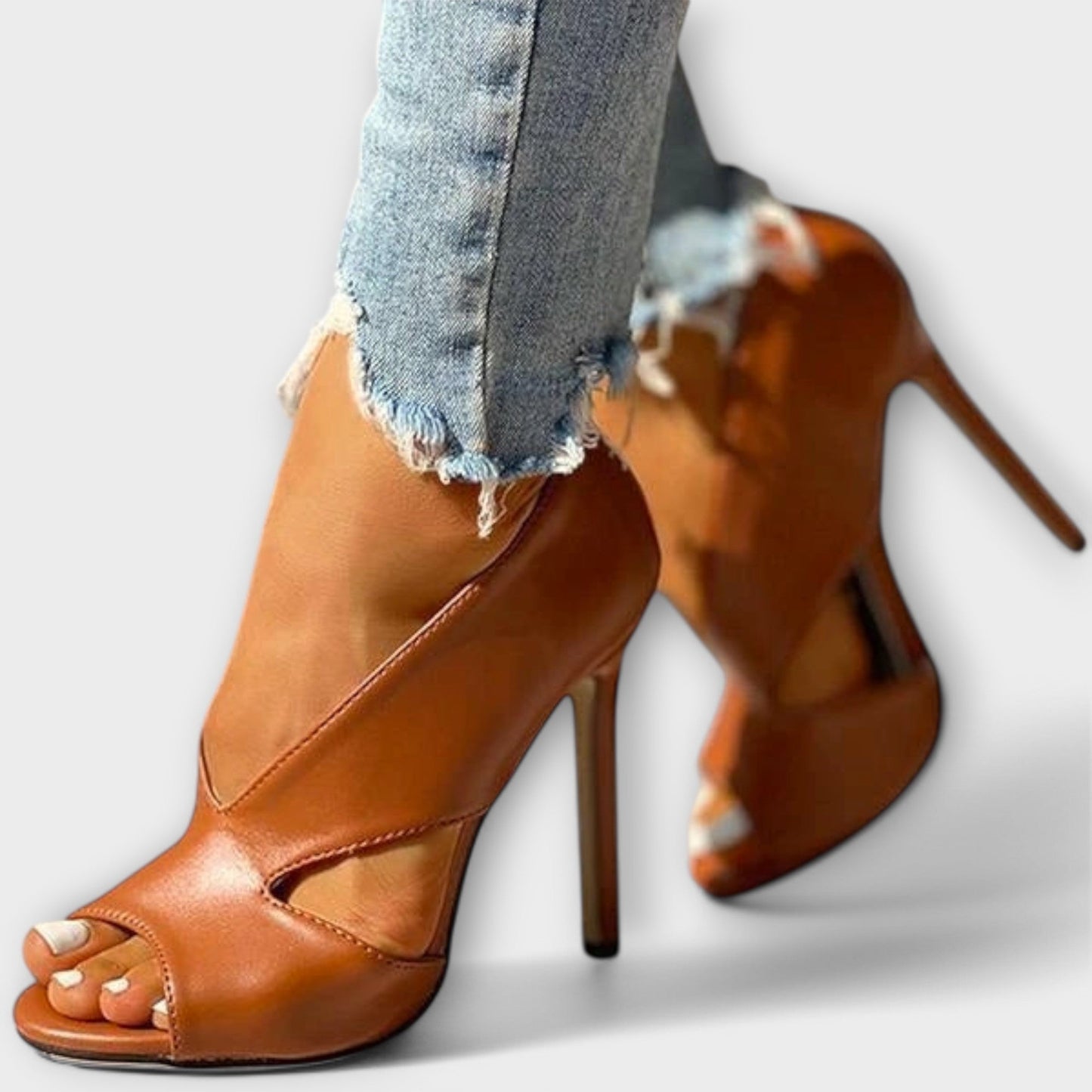 סנדלי אורטו טרנדי עם עקב אלגנטי