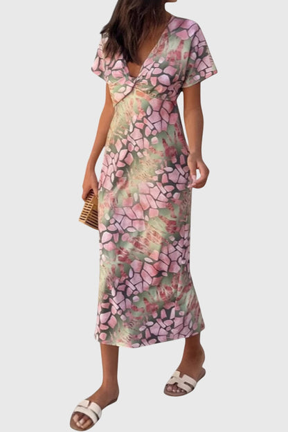 שמלות עם הדפס אבסטרקטי וחשיפת צוואר V