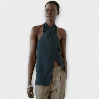 טופ כחול עם חיתוך בגב - אלגנטיות ונוחות בקיץ