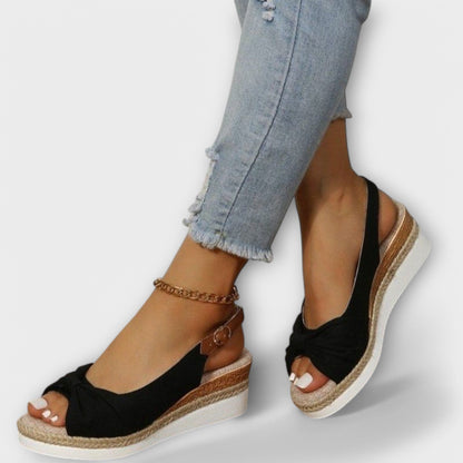 סנדלים אורטופדיים עם רצועות מתכווננות