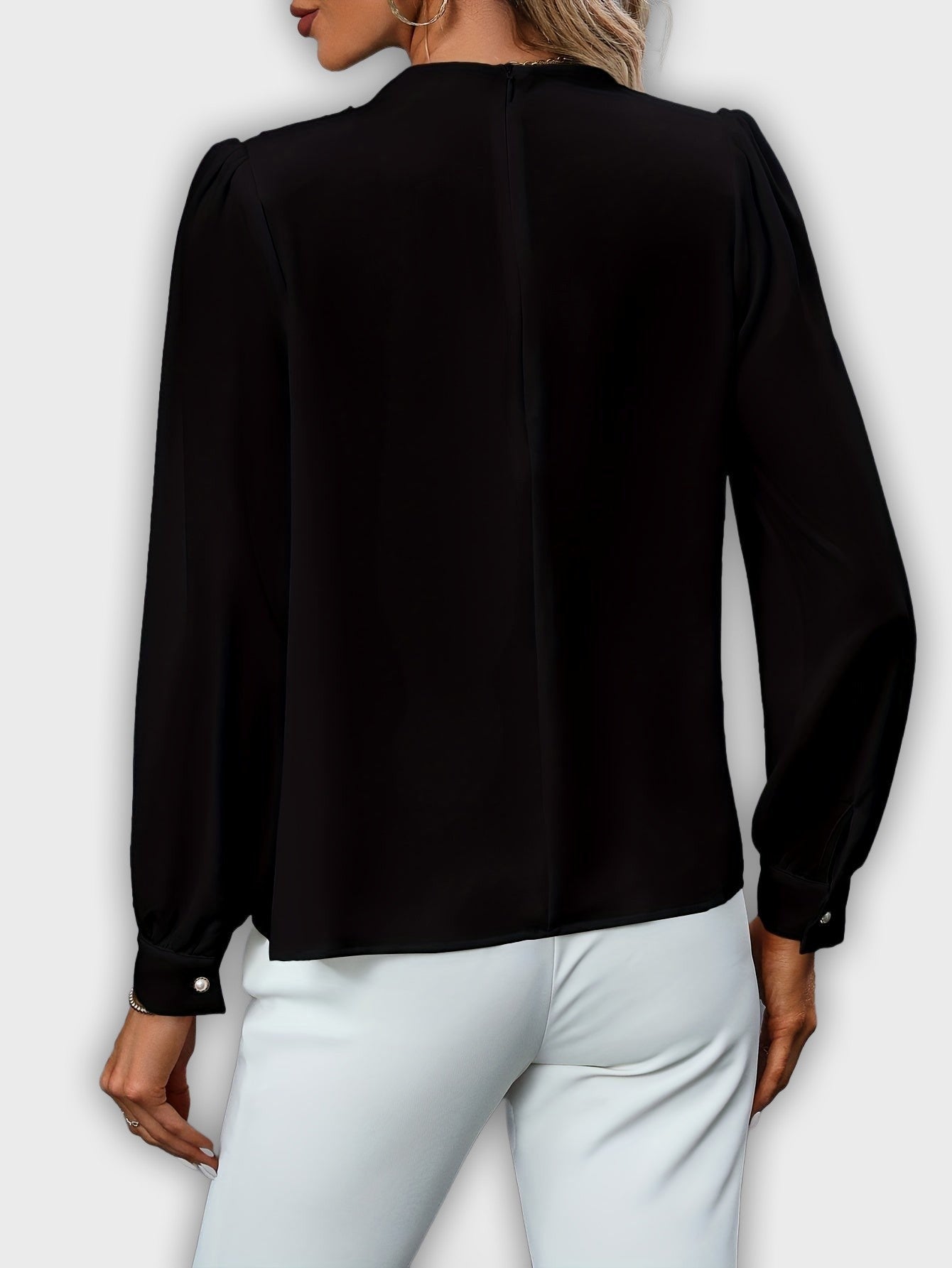 חולצה אלגנטית עם צווארון גבוה