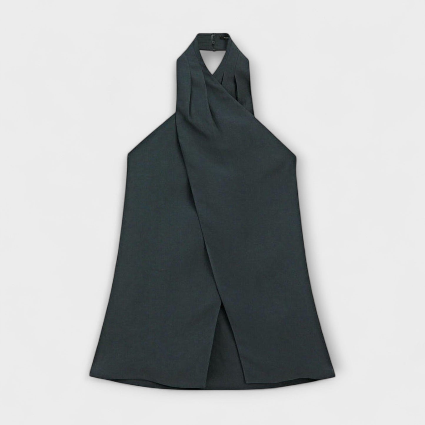 טופ כחול עם חיתוך בגב - אלגנטיות ונוחות בקיץ