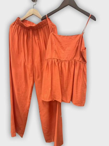 סט קיץ דו-חלקי עם טופ ומכנסיים רחבים - מראה אלגנטי ונינוח