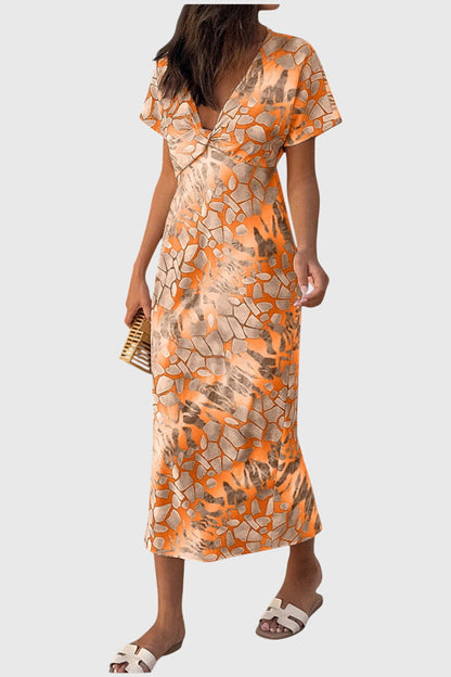 שמלות עם הדפס אבסטרקטי וחשיפת צוואר V