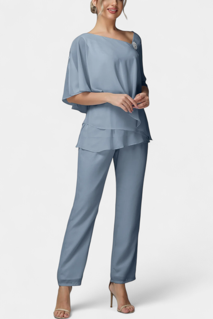 דינה סט של שני חלקים עם סילואטה נשית ללא מאמץ