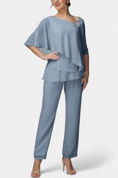 דינה סט של שני חלקים עם סילואטה נשית ללא מאמץ