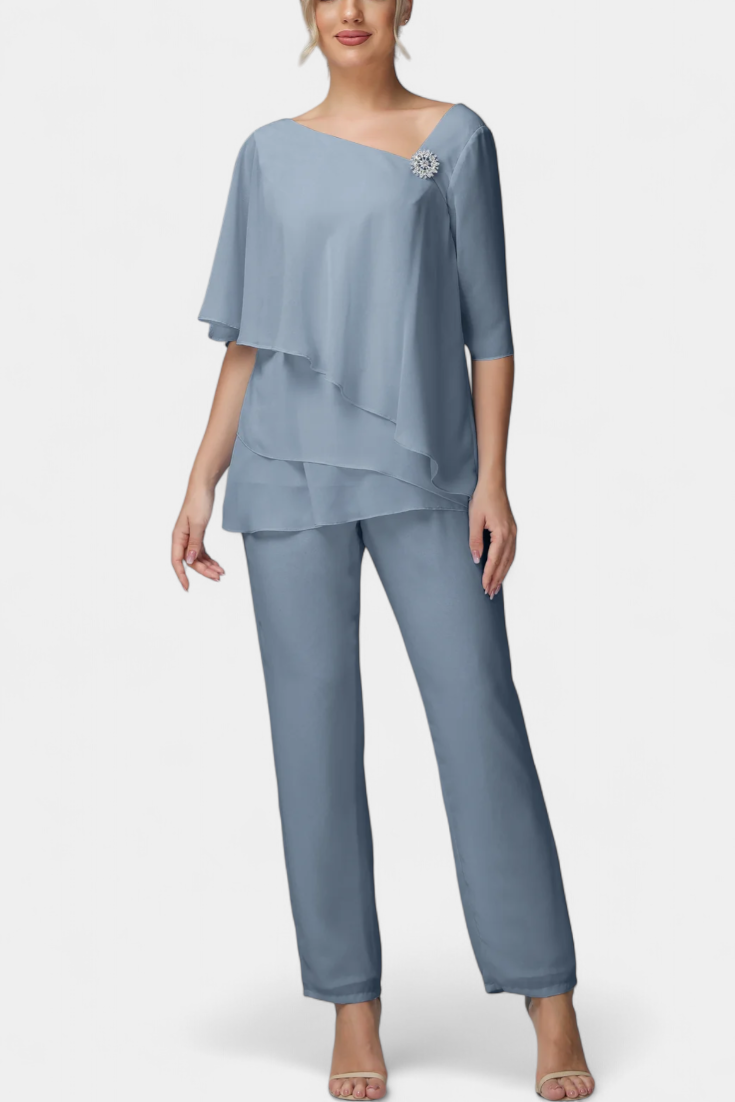 דינה סט של שני חלקים עם סילואטה נשית ללא מאמץ