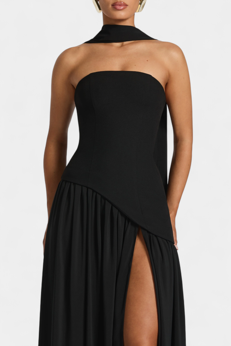 שמלת צליינה מקסי עם כתפיים חשופות מבד שיפון עם פתח צדדי